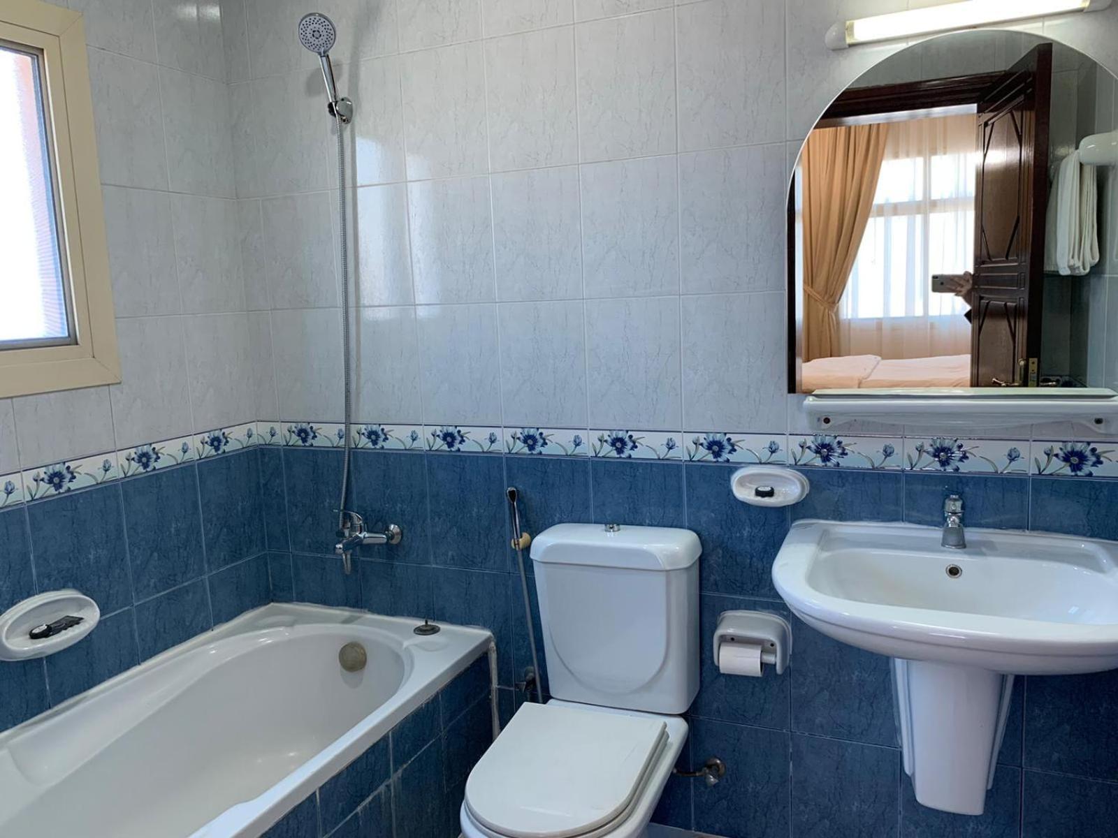 Al Misrea Tower Apartment Al-Manamah Bagian luar foto